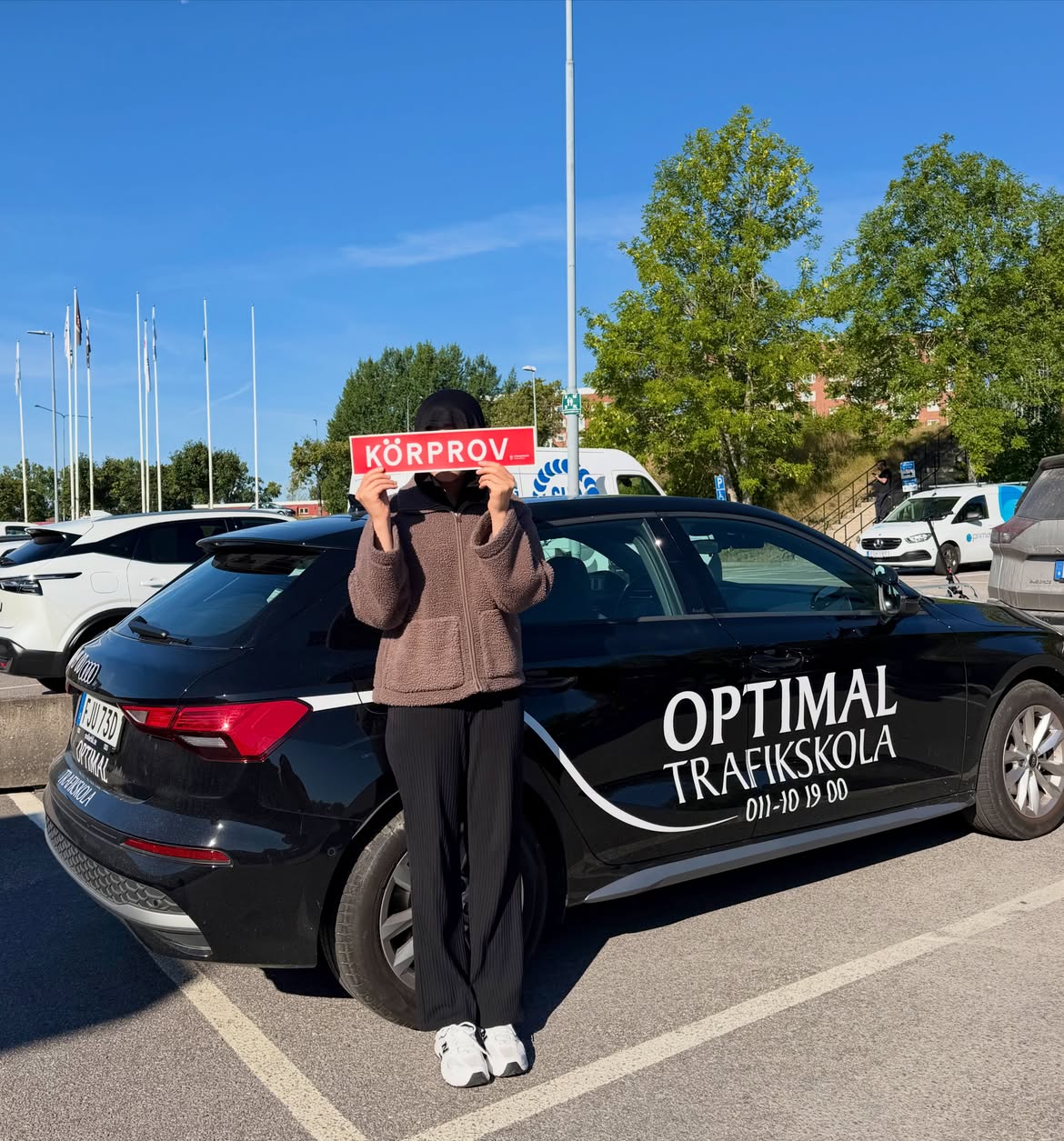 Fariha firar sitt körkort hos Optimal Trafikskola