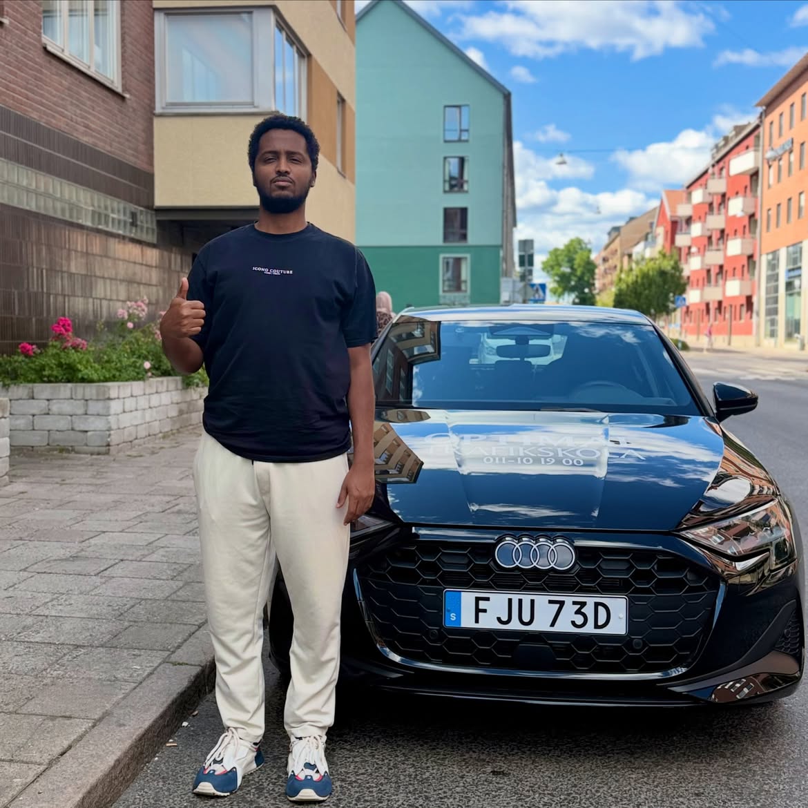 Abas firar sitt körkort hos Optimal Trafikskola